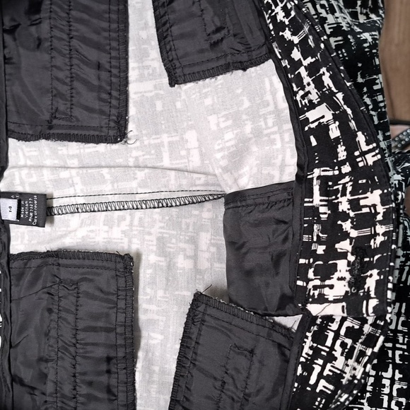 Apt. 9 Capri Pants Mid-Rise Black & White Abstract Pattern Size 14 NWOT - Picture 8 of 9